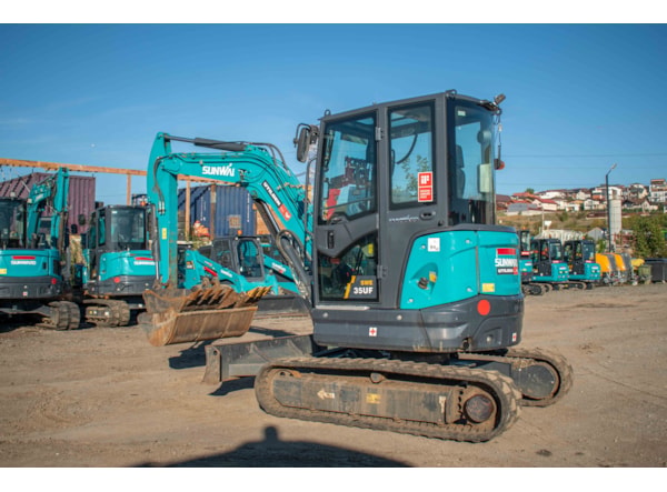 Miniexcavator SUNWARD 35UF DISPONIBIL PENTRU INCHIRIERE de vanzare